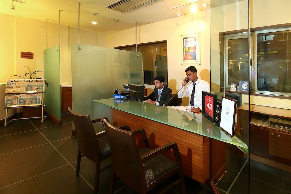 Hotel Studio Estique Pune Esterno foto