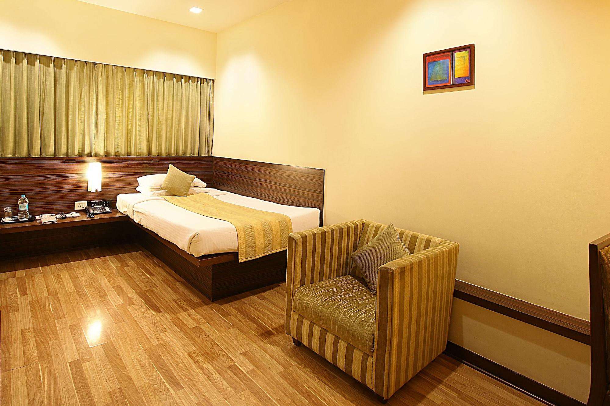 Hotel Studio Estique Pune Esterno foto