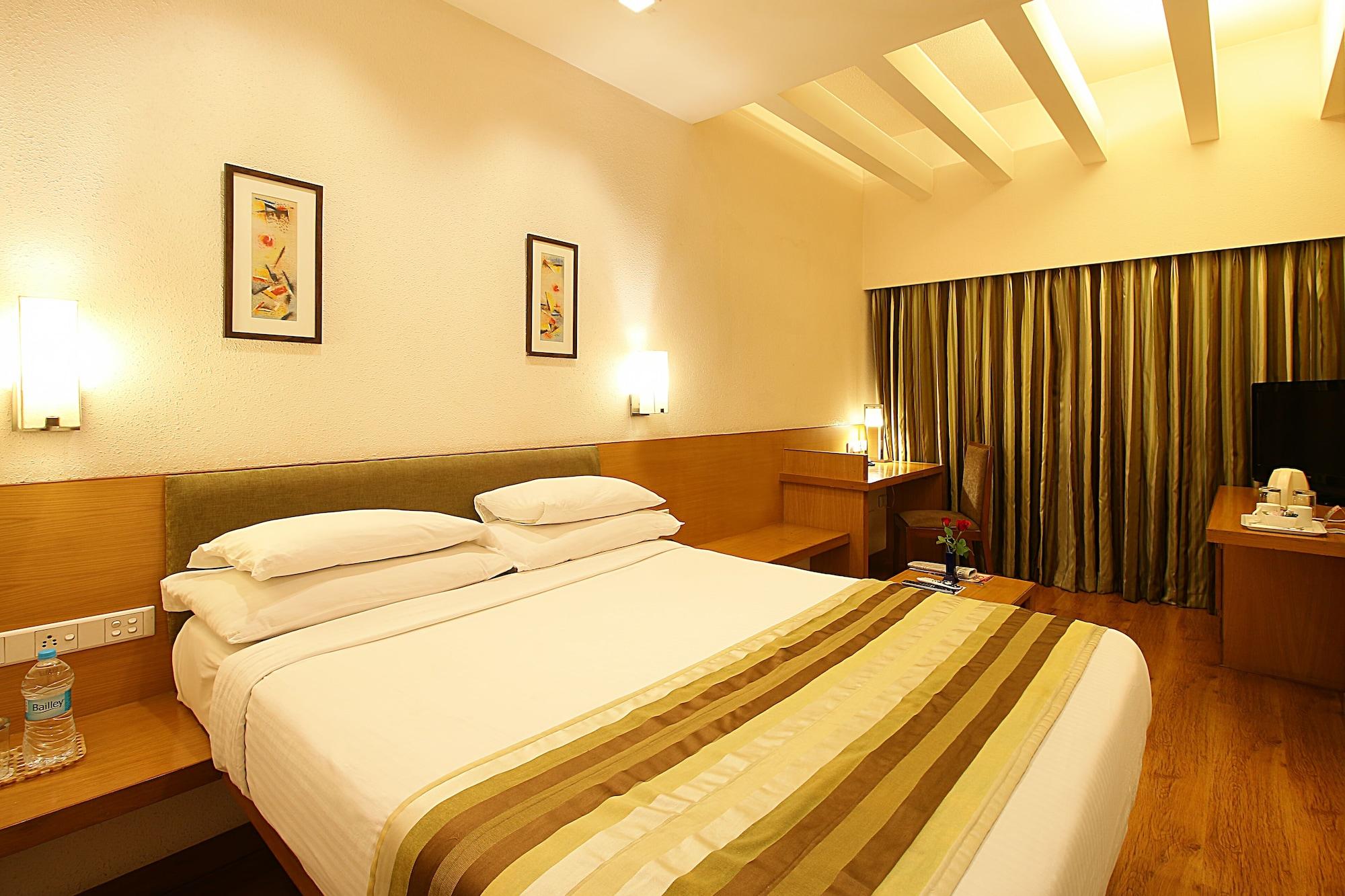 Hotel Studio Estique Pune Esterno foto