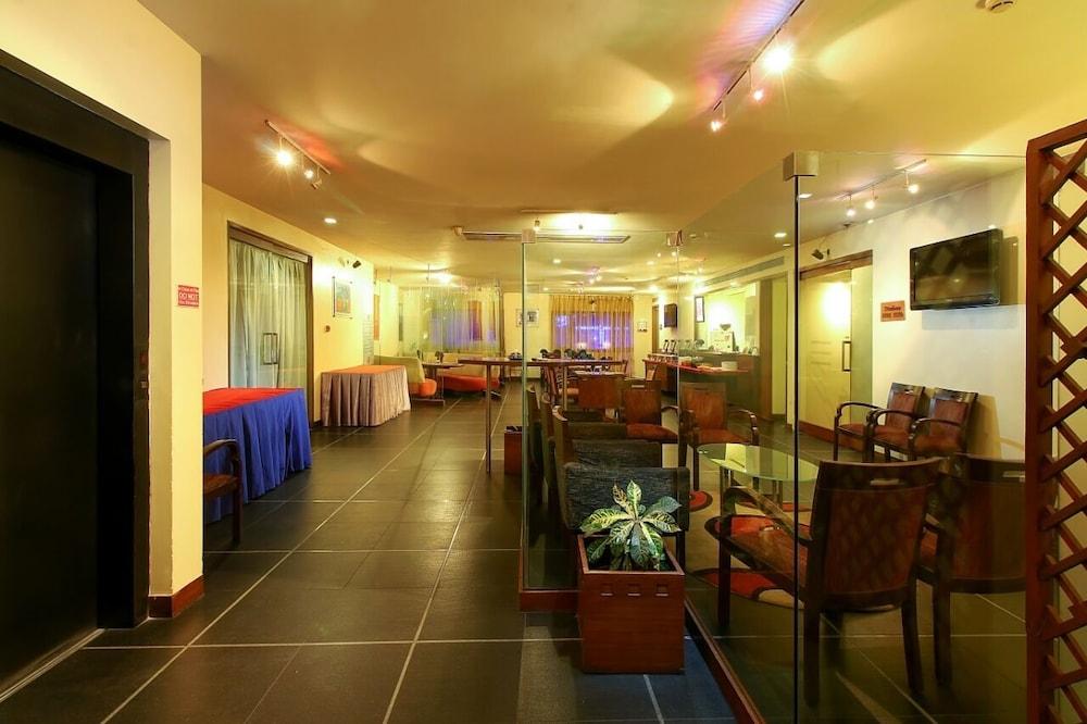 Hotel Studio Estique Pune Esterno foto
