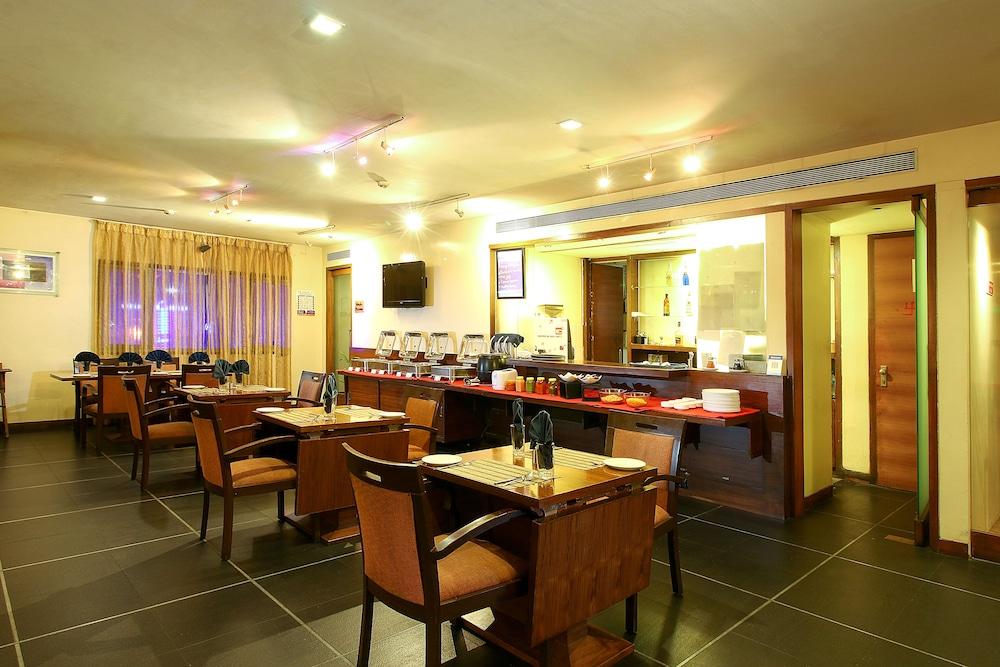 Hotel Studio Estique Pune Esterno foto