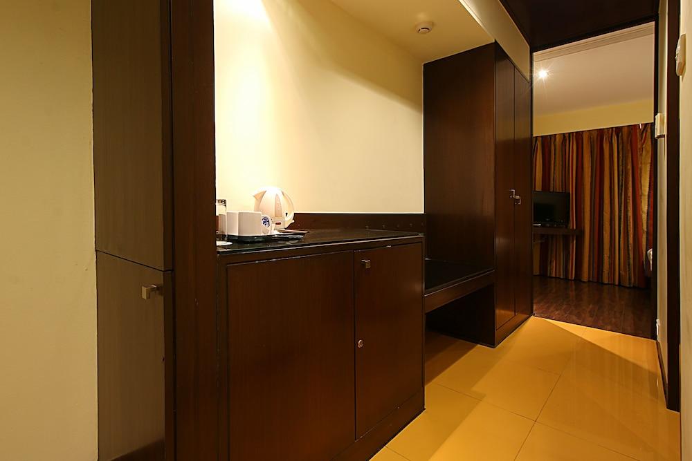 Hotel Studio Estique Pune Esterno foto