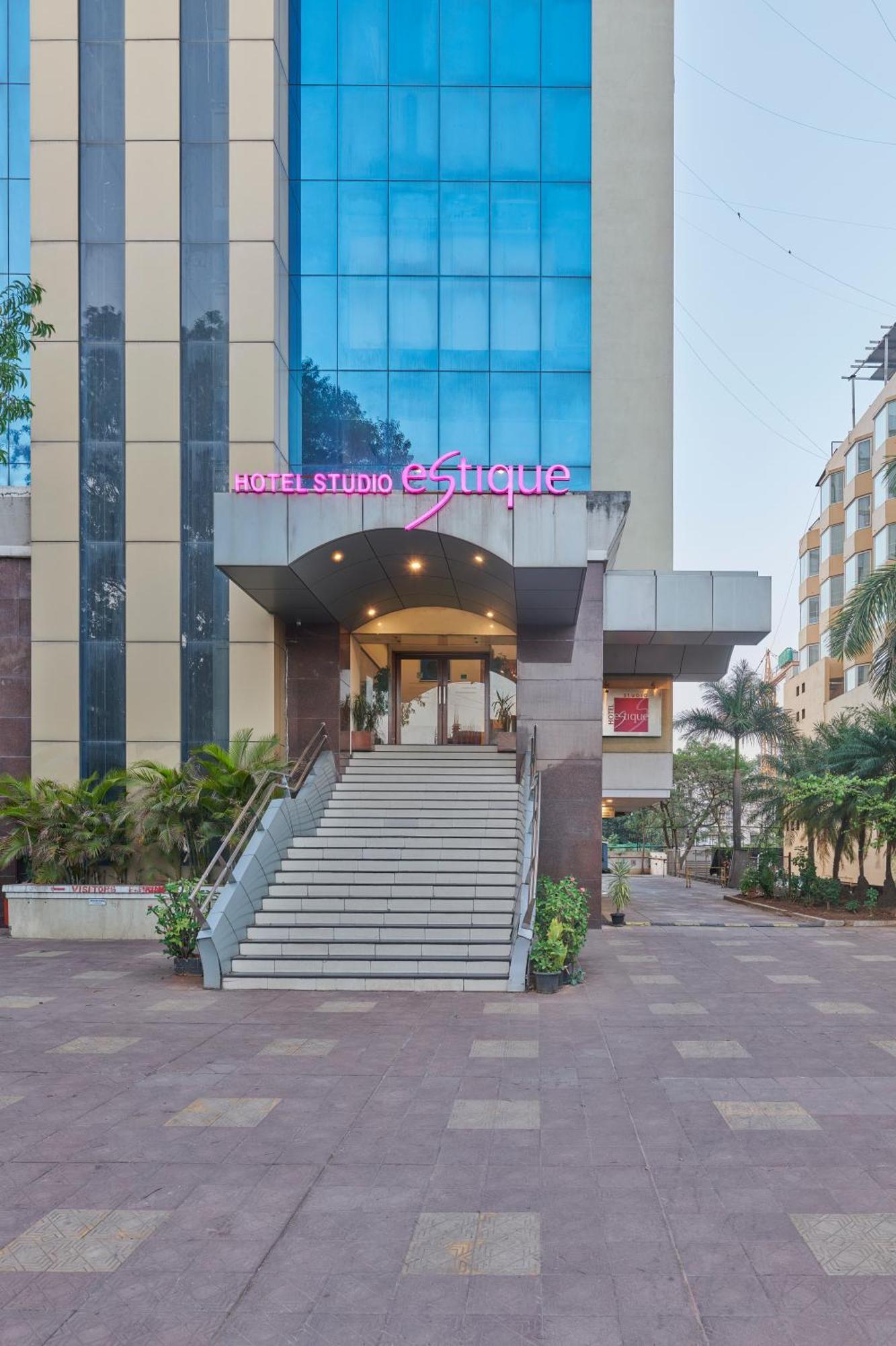 Hotel Studio Estique Pune Esterno foto