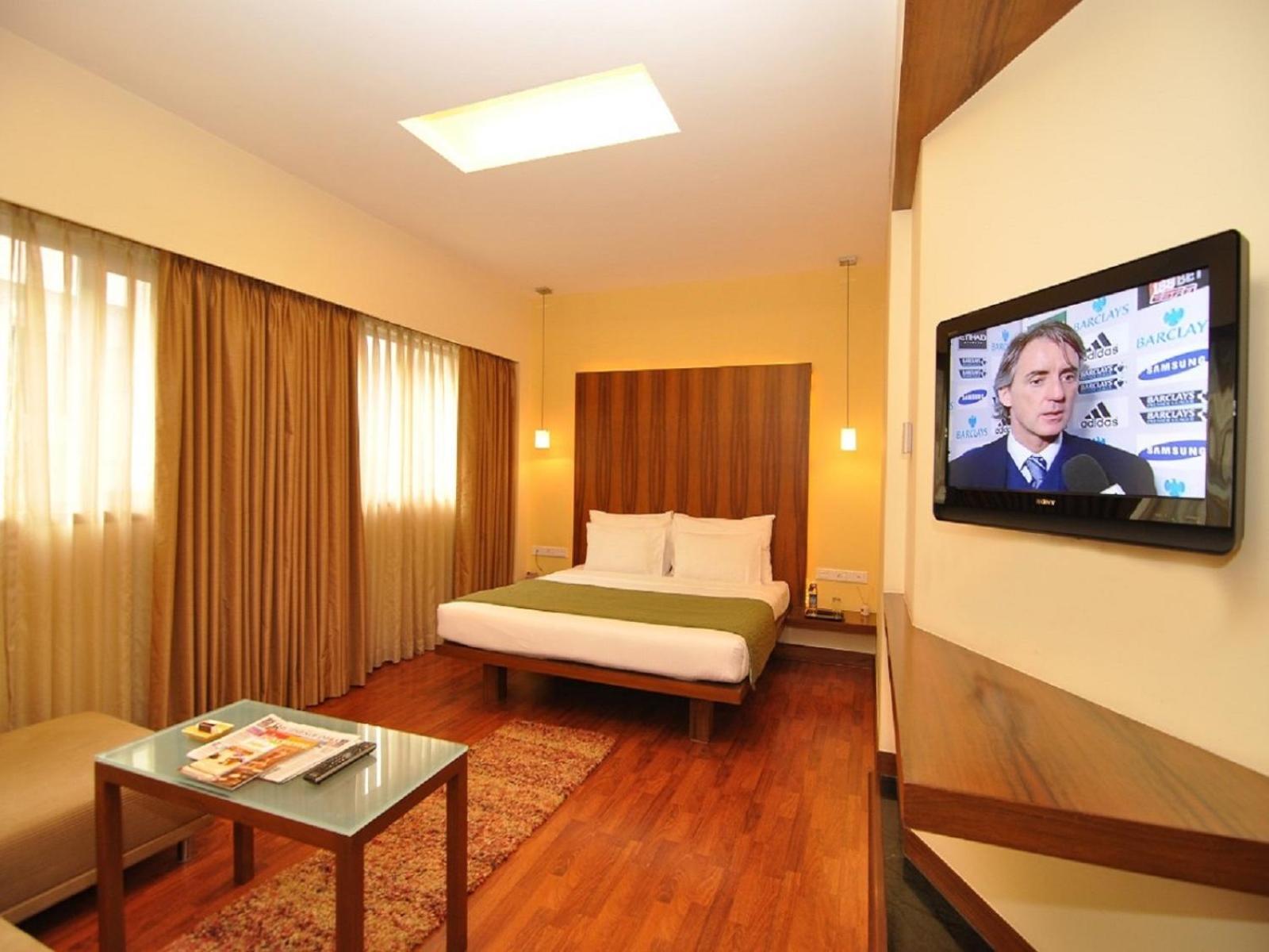 Hotel Studio Estique Pune Esterno foto