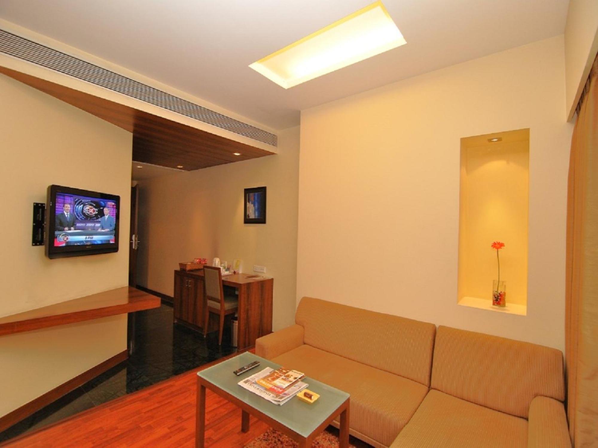 Hotel Studio Estique Pune Esterno foto