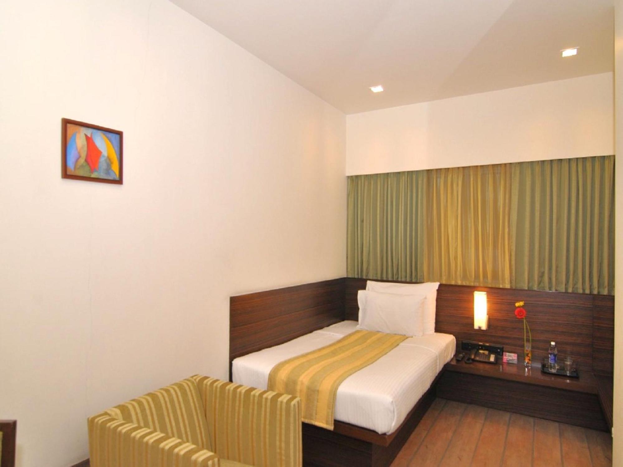 Hotel Studio Estique Pune Esterno foto