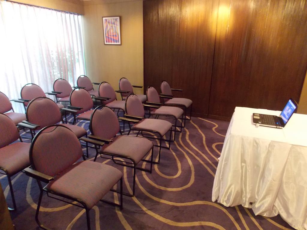 Hotel Studio Estique Pune Esterno foto