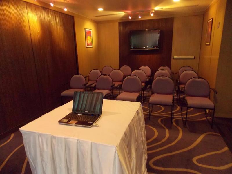 Hotel Studio Estique Pune Esterno foto