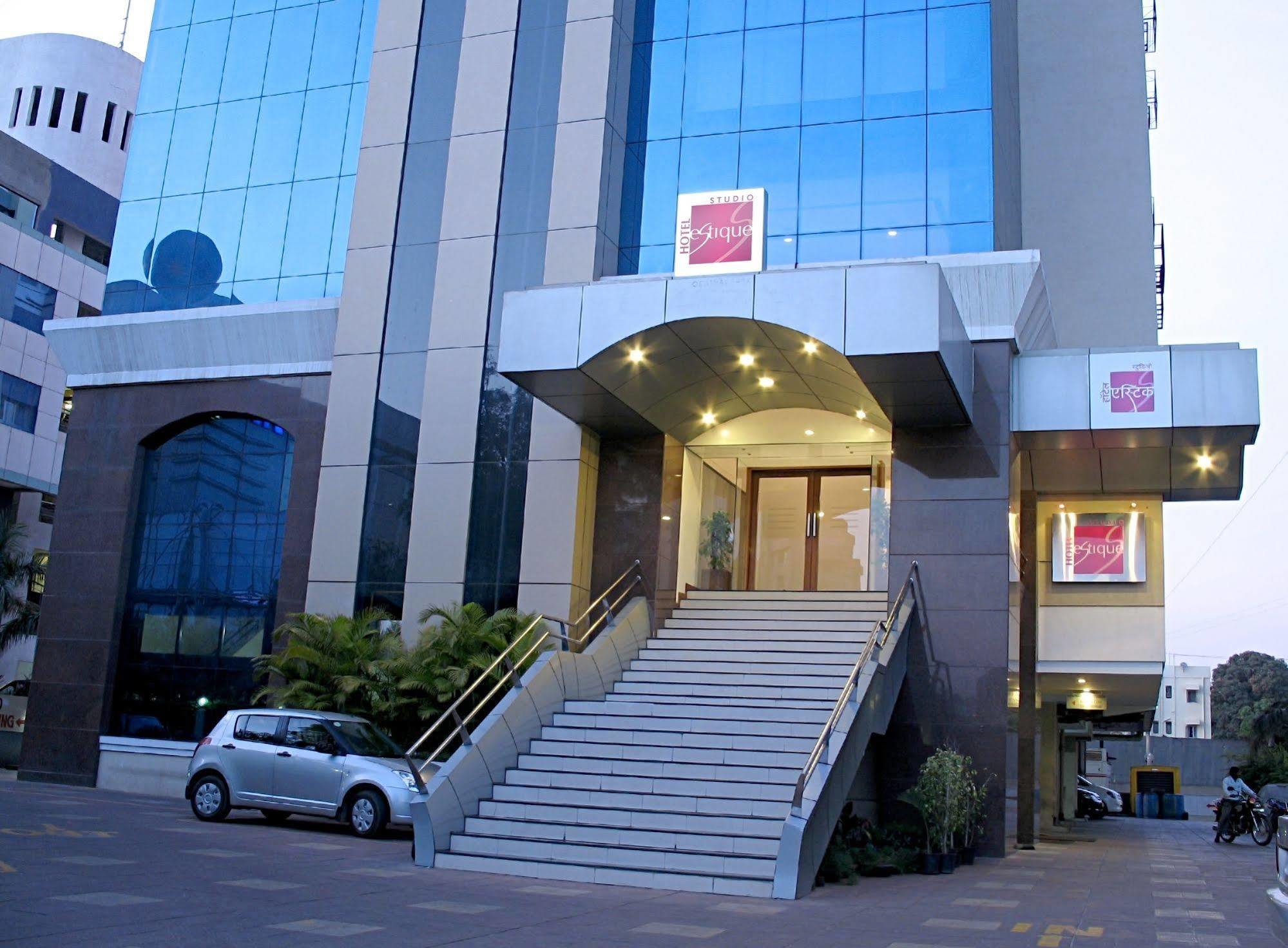 Hotel Studio Estique Pune Esterno foto