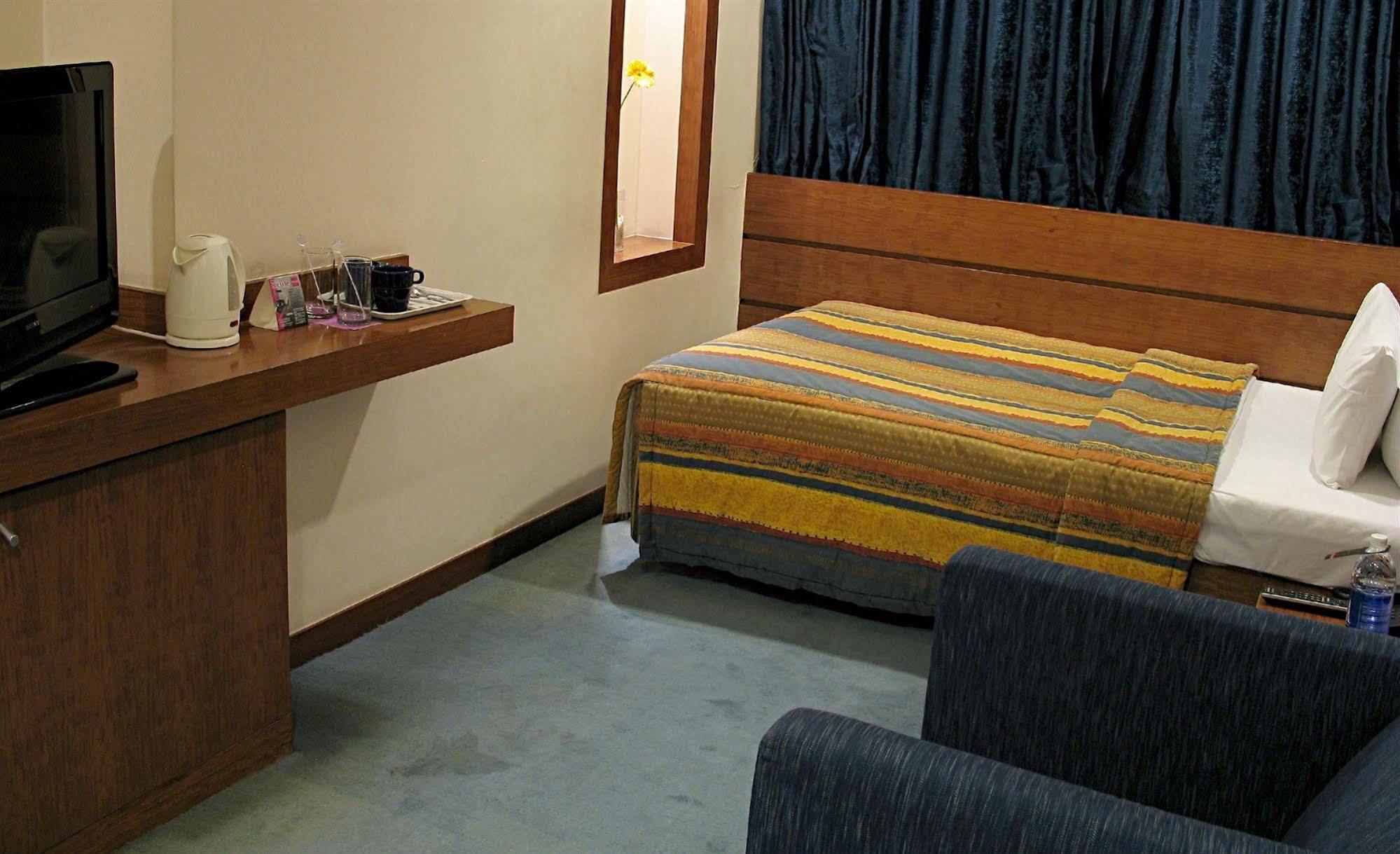 Hotel Studio Estique Pune Esterno foto