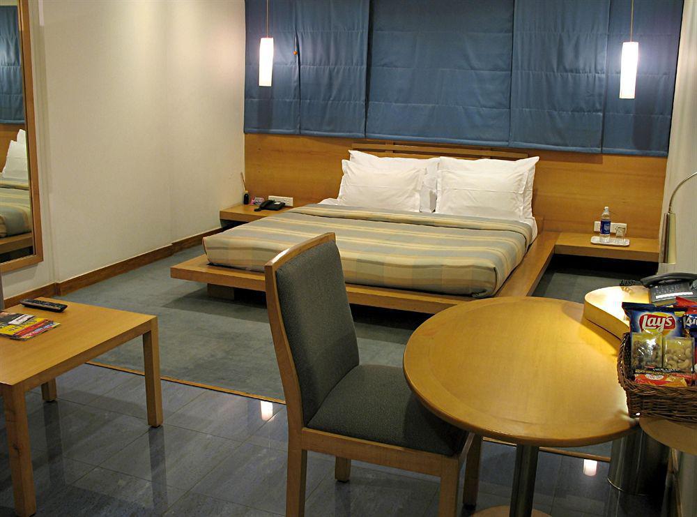 Hotel Studio Estique Pune Esterno foto